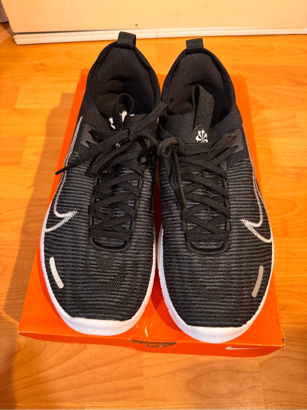 Nike Free Black and White Womens Running Training Shoes size 9